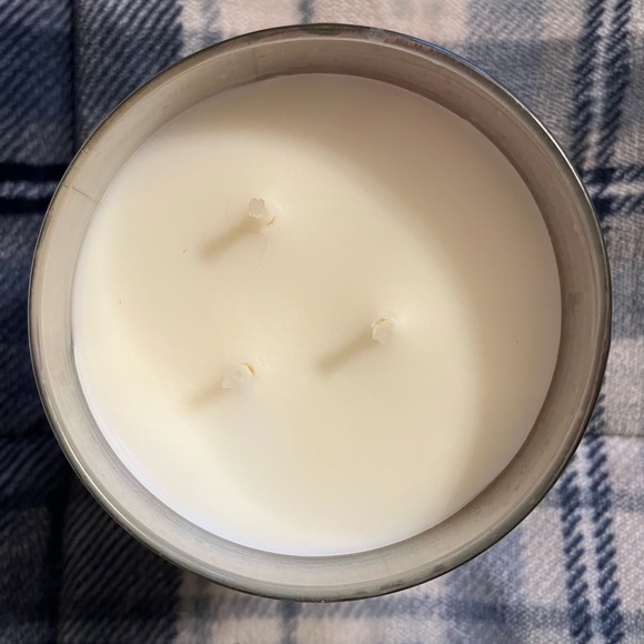 Bath & Body Works Candle - Picture 3 of 3